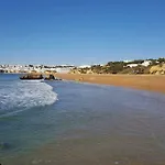 Albufeira, One Step To The 阿尔布费拉