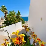 Albufeira, One Step To The
