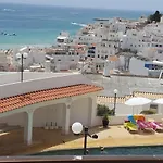 Albufeira, One Step To The 阿尔布费拉