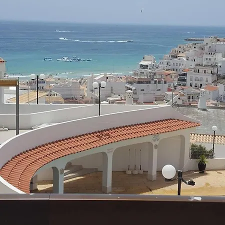 Albufeira, One Step To The 阿尔布费拉