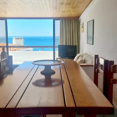 Albufeira, One Step To The