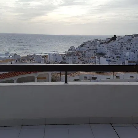 Albufeira, One Step To The