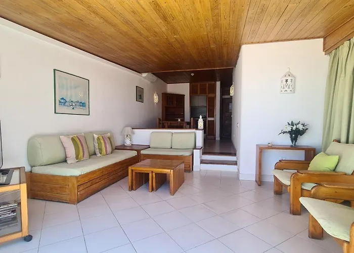 Albufeira, One Step To The