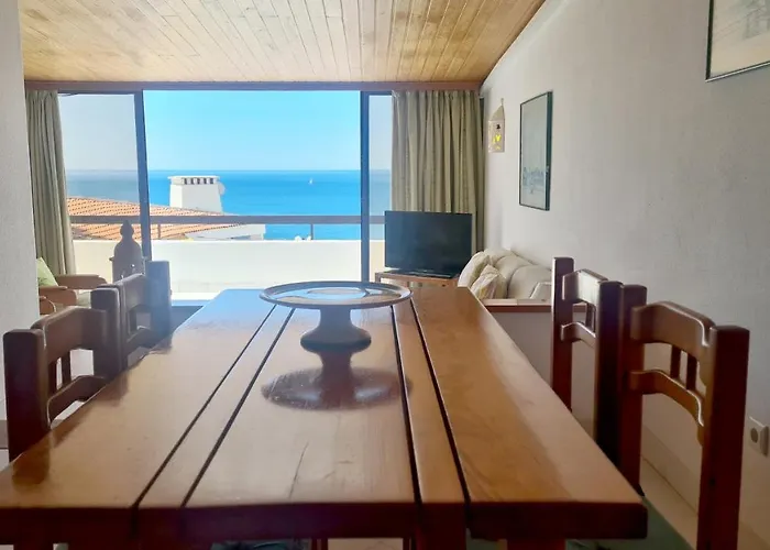 Albufeira, One Step To The