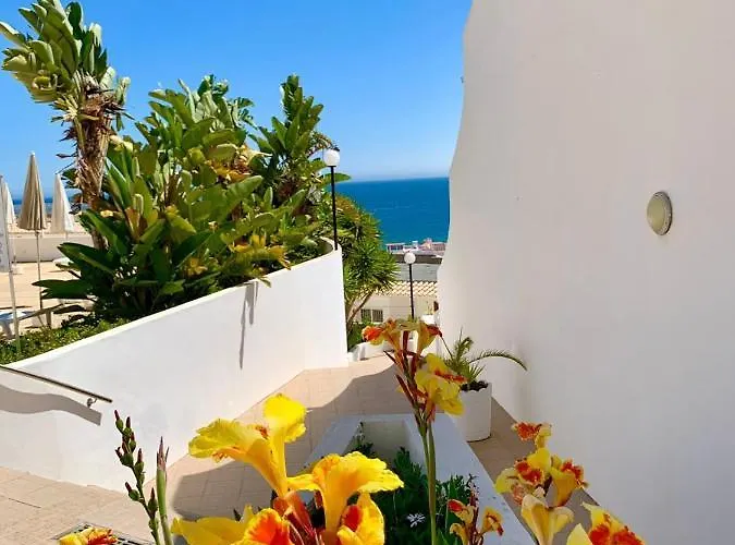 Albufeira, One Step To The