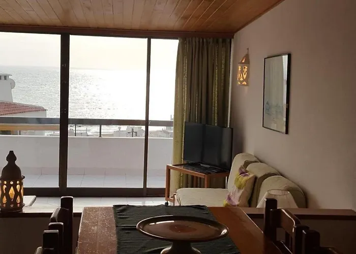 Albufeira, One Step To The